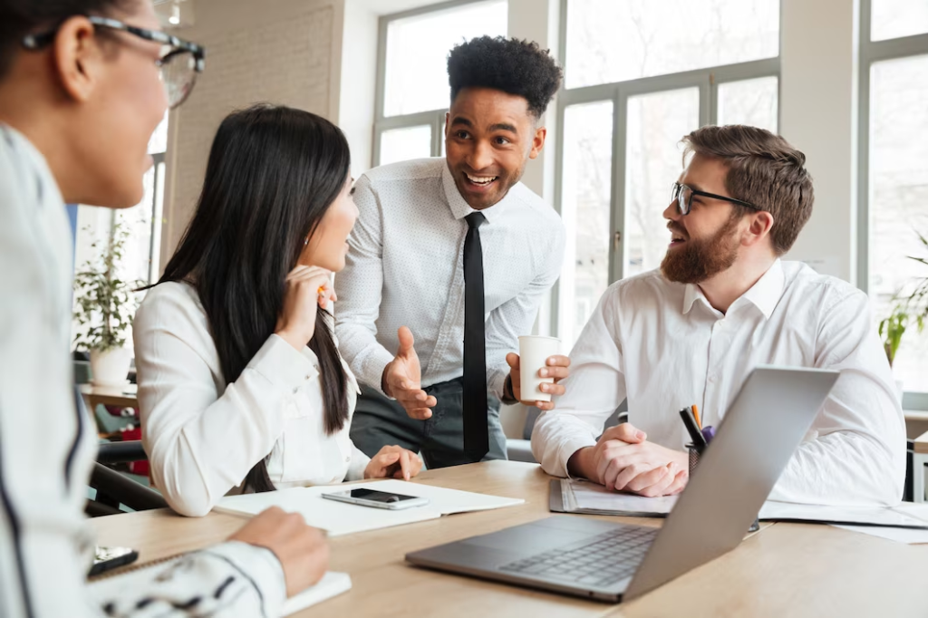 Jovens empresários conversam